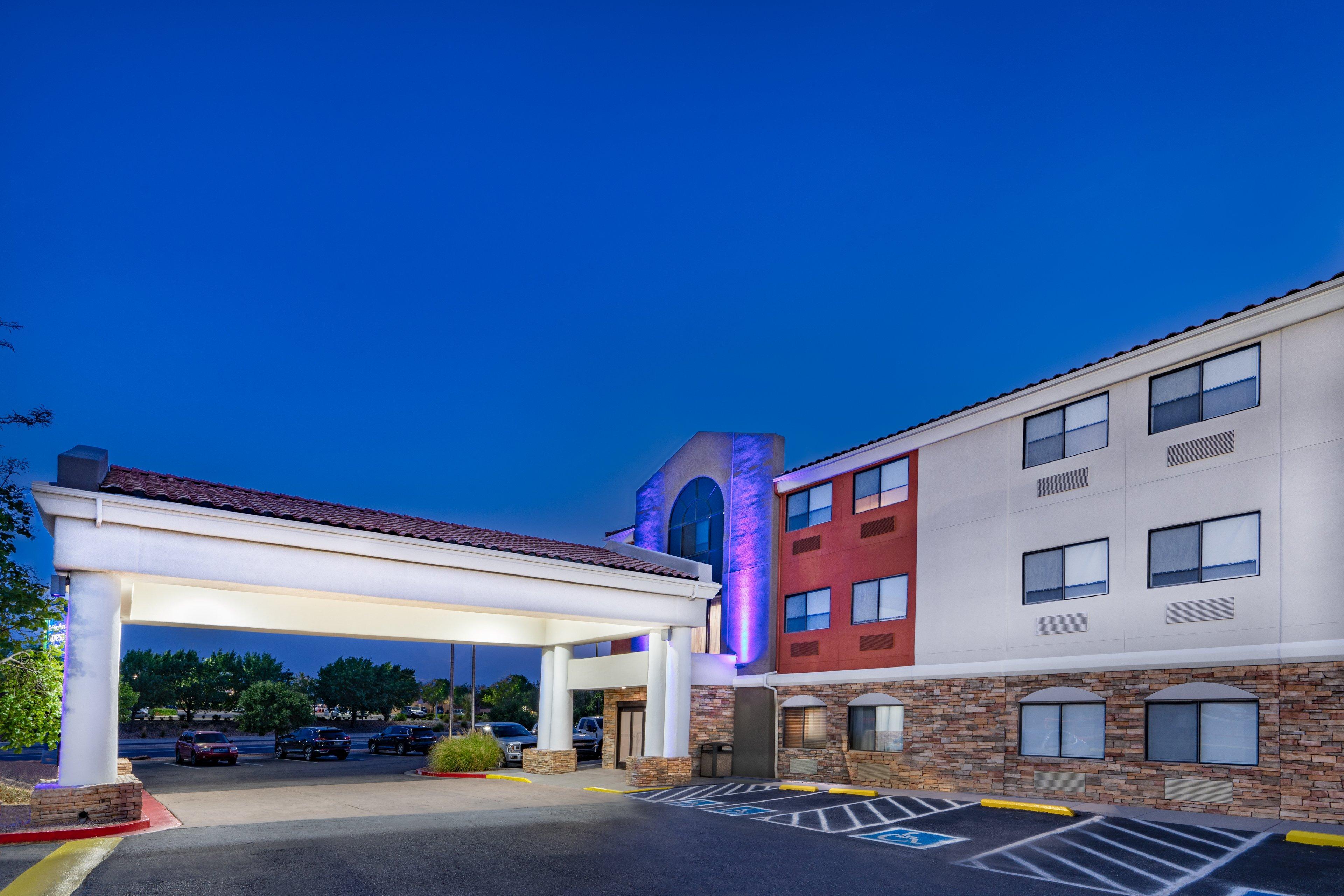 Holiday Inn Express Hotel & Suites Albuquerque - North Balloon Fiesta Park By Ihg Exterior photo